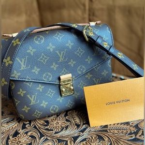 Louis Vuitton | Monogram Canvas Pochette Metis | 2 Way Bag
